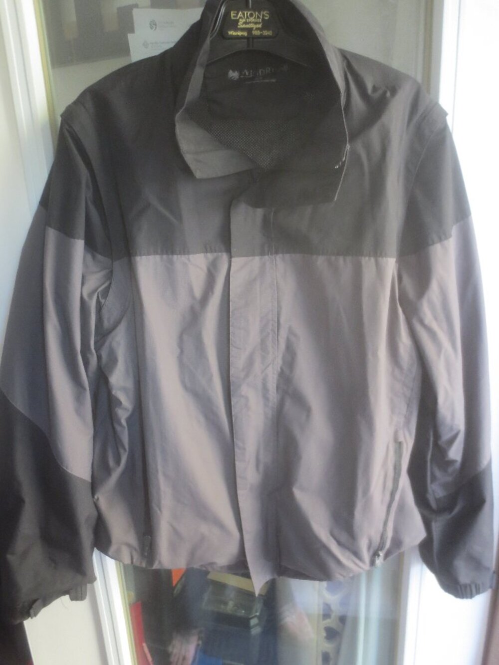 Windriver Windbreaker Jacket with Removable Sleeves - Size Medium Men's